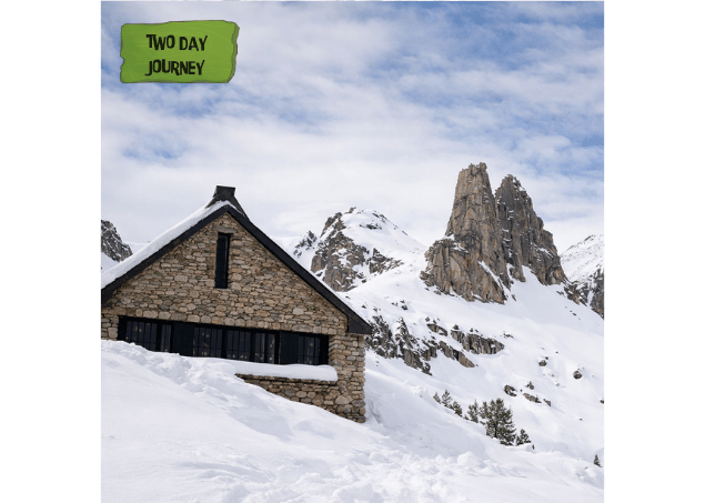 Traverse with snowshoes with a guide in the Pyrenees, sleeping at the Refugi d'Amitges