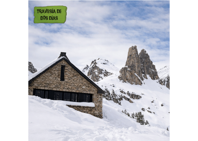 Travesía con raquetas de nieve con guía en los Pirineos durmiendo en el refugio de Amitges